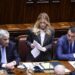 Meloni sfida le opposizioni in Parlamento: “Io non scappo, avanti fino all’ultimo giorno”