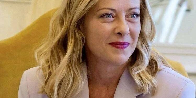 Governo, Meloni studia la ‘ripartenza’: verso la proroga del taglio delle accise e nuove misure contro il lavoro povero
