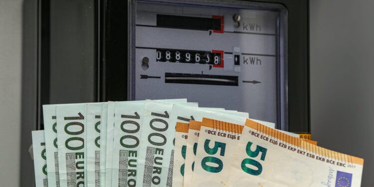 Bollette del gas in aumento, +19,2% a marzo per i vulnerabili: quanto dovranno pagare