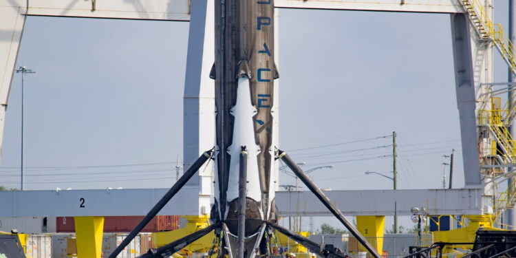 Space X presenta domanda in via riservata per l’IPO