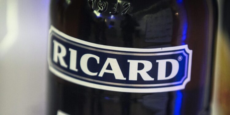 Pernod Ricard, ricavi sotto i 10 miliardi, effetto cessione marchi