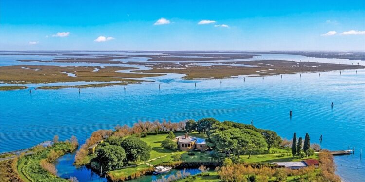 In vendita a Venezia un’isola privata con fortino napoleonico
