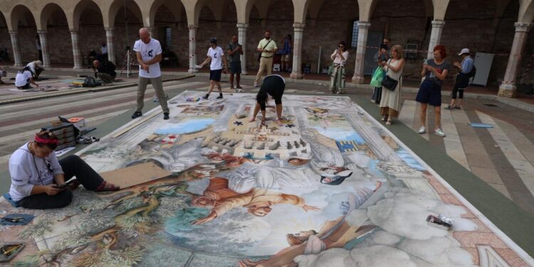 San Francesco nell’arte dei madonnari sulla piazza di Assisi