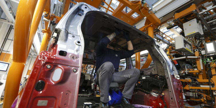 Migliora l’industria europea, in Germania Pmi manifattura top dal 2022
