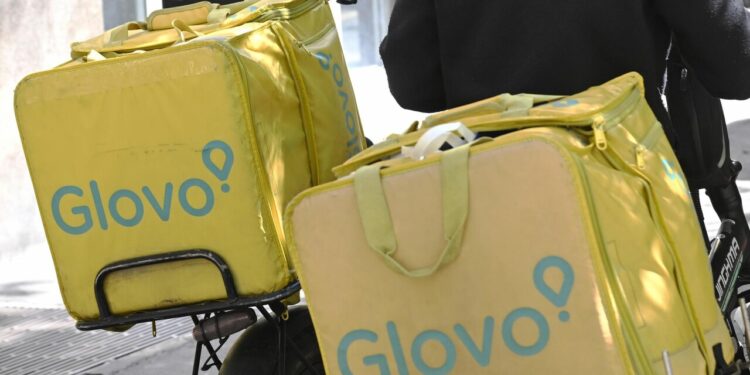 Pm di Milano: ‘I rider di Glovo sono ancora sottopagati, vanno assunti’