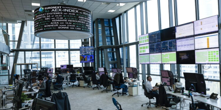 Borsa: l’Europa fiacca tra Medio Oriente e intelligenza artificiale