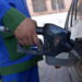La benzina schizza sopra 2 euro al litro