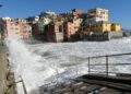 Due in difficoltà per onde e correnti, uno in salvo e l’altro è disperso