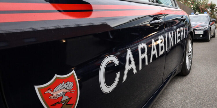 Evade dai domiciliari per cenare con la fidanzata, arrestato 18enne