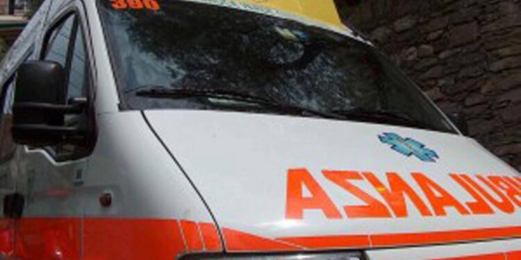 Trovato morto in un parcheggio, uomo ucciso a colpi di pistola