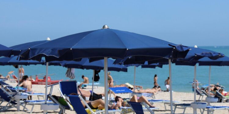Vacanze, tra luglio e agosto spesi 20 miliardi ma 541 milioni dovuti ai rincari