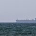 Iran, petroliera in fiamme al largo dell’Arabia Saudita: colpita da ‘proiettile non identificato’
