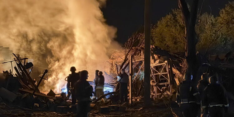 Droni russi su Zaporizhzhia, un morto e sei feriti