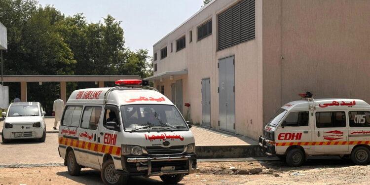 Pakistan: incendio in un reparto di ginecologia, 14 neonati morti a Islamabad
