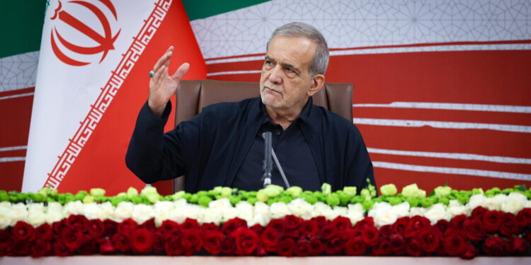 Pezeshkian, ‘i nemici volevano il collasso dell’Iran ma non ci arrenderemo mai’