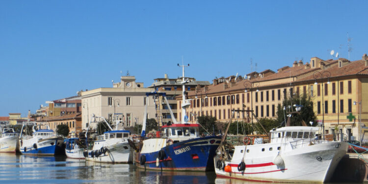 Caro carburante, dal Masaf via libera a 7 milioni agevolazioni fiscali per la pesca