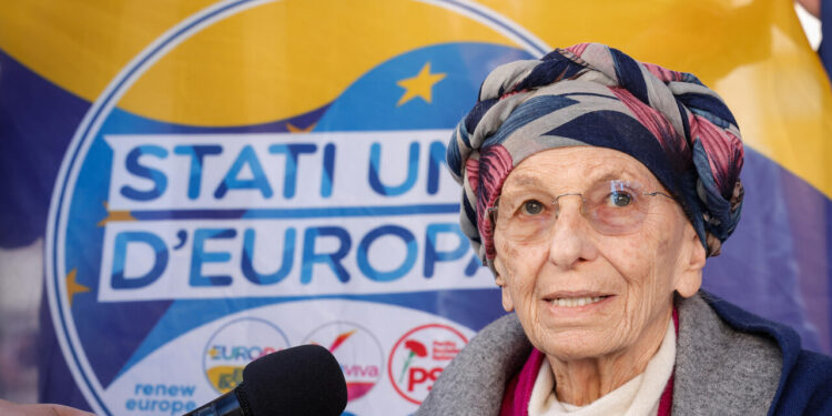Emma Bonino ricoverata a Roma per insufficienza respiratoria, grave ma vigile