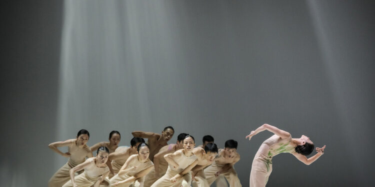 Torinodanza 2026 apre con Sounding Light alle Fonderie Limone