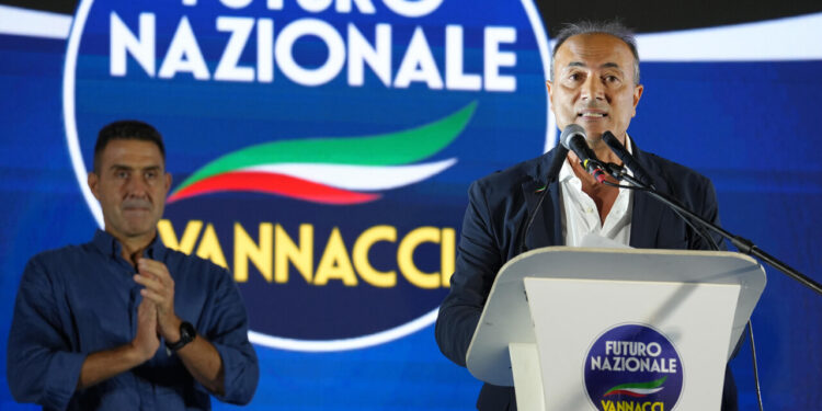 Vannacci nel cuore della Reggio a guida forzista: ‘Siamo la destra vera’