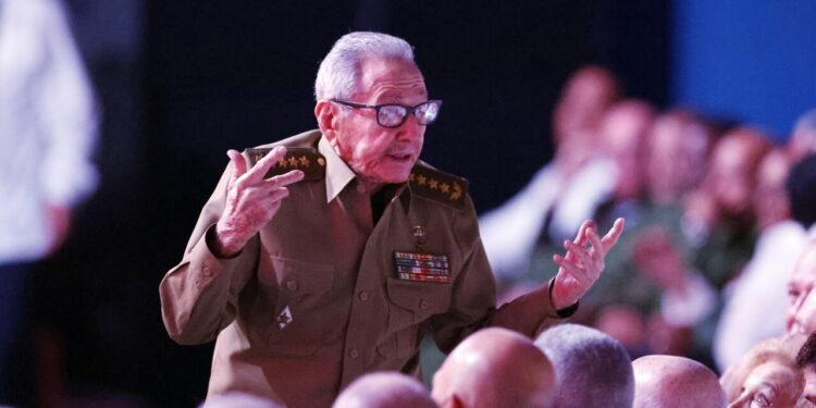 Cuba, Raul Castro riappare in pubblico dopo le voci sulla sua salute