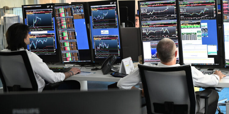 Borsa: Milano positiva con le banche, in luce Banco Bpm