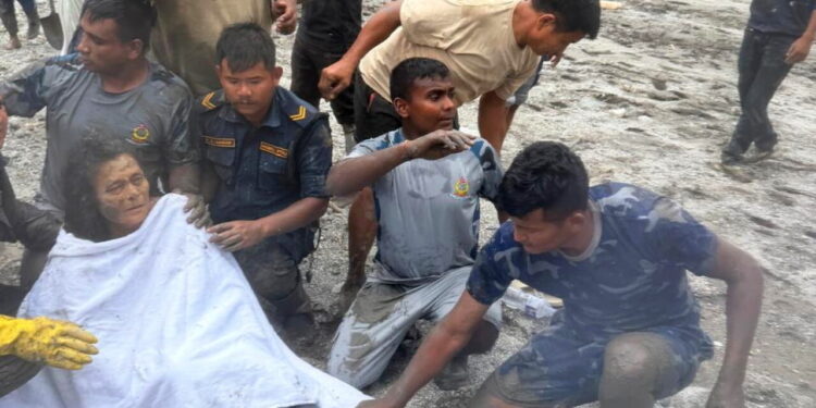 In Nepal 64enne salvata dopo 10 giorni in casa sepolta da fango e detriti
