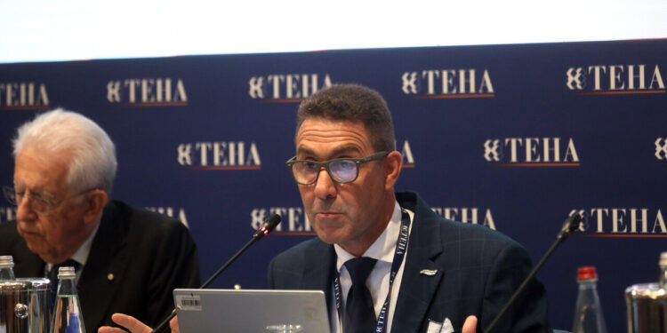 Cernobbio: Vannacci: ‘Non tutti scalpitano per entrare nella Ue’. Monti replica: ‘Combatterò la retorica fascista’