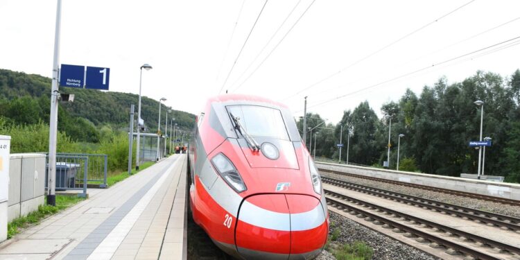 Cambia abbonamento a Av Trenitalia, meno caro ma prenotazione diventa a pagamento