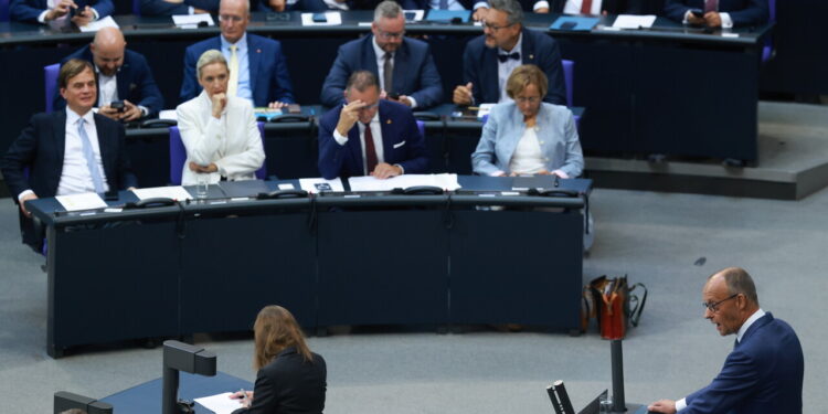 Merz attacca Afd, ‘la vostra remigrazione è pulizia etnica’