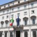 Scuola, multe per il burqa e ai genitori che non sanno l’italiano. Meloni: ‘Con il tetto evitiamo le classi-ghetto’