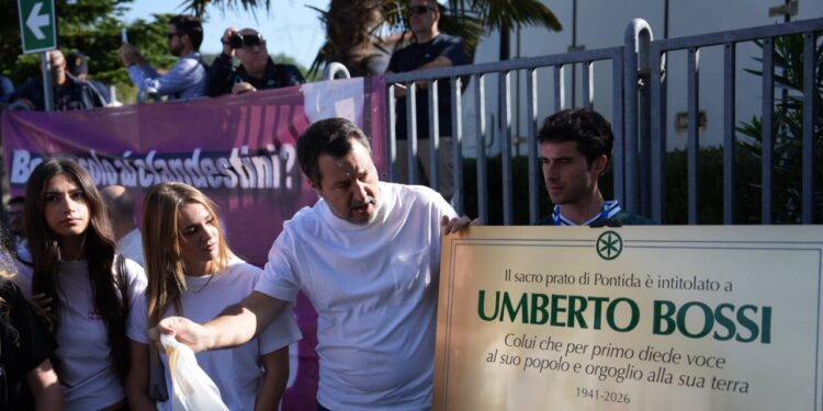 Al via il raduno di Pontida, il pratone intitolato a Umberto Bossi