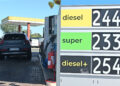 Sconto accise si dimezza, diesel sale a 2,357 euro, in autostrada a 2,439