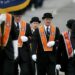Tensione alla marcia in Irlanda del Nord, folla protesta contro parata Orange