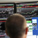 Borsa: l’Europa viaggia in rosso, si indebolisce il petrolio