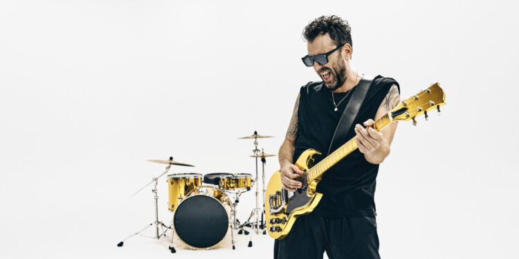Esce a ottobre Amateur, il nuovo album di Cesare Cremonini. Dal 27 novembre il tour