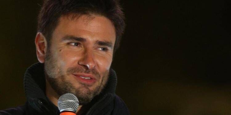 Alessandro Di Battista, come sta dopo l’operazione: è sedato e in terapia intensiva