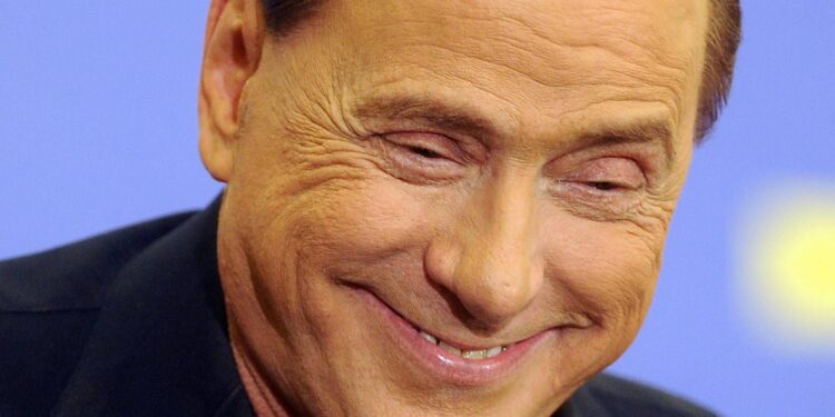 Berlusconi ‘Il principe azzurro’, l’idea di un maxi show in stile Broadway: “Vorrei fare un musical sulla mia vita”