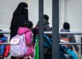 Stop a burqa e niqab a scuola, tetto del 30% agli stranieri in classe: il governo stringe sul dl, oggi in Cdm
