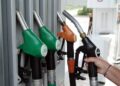 Caro carburanti, Eni fissa un tetto al prezzo di benzina e gasolio. Il governo: “Atto lodevole”