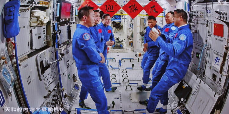 Un astronauta straniero per la prima volta sulla stazione spaziale cinese Tiangong