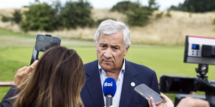 Tajani, ‘non contrari all’uso degli asset russi ma possibili problemi giuridici’