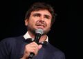 Di Battista ricoverato a Cuba, venerdì possibile rientro in Italia: “Alessandro non vede l’ora di riprendersi le sue battaglie”