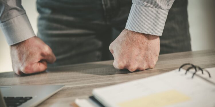 20 ore di lavoro e minacce di licenziamento, la Cassazione conferma: è estorsione