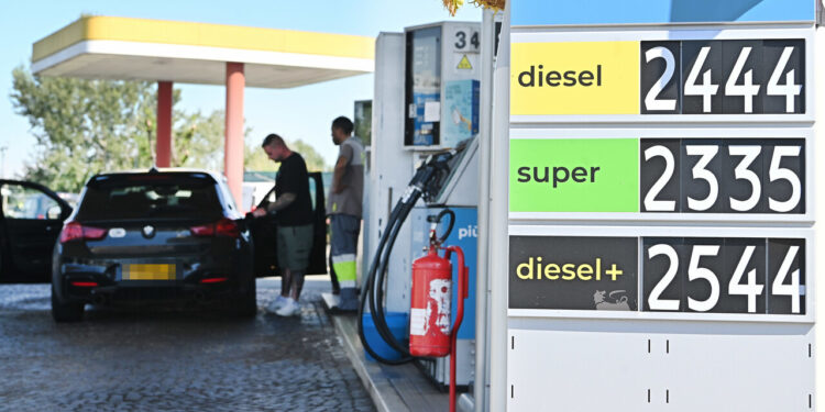 Bittarelli (itTaxi), pronti a sciopero senza interventi contro caro-carburanti