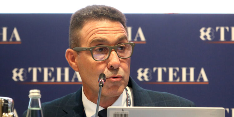 Cernobbio non si sbilancia, ma applausi al senatore a vita