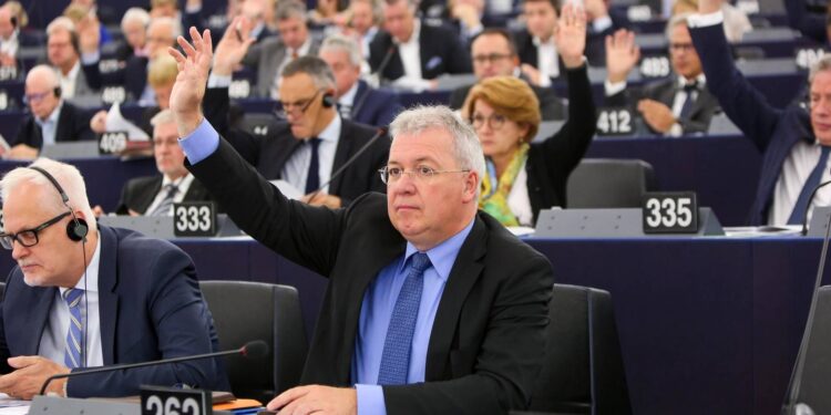 Germania, Ferber (Csu) contro AfD: “Vogliono distruggerci”