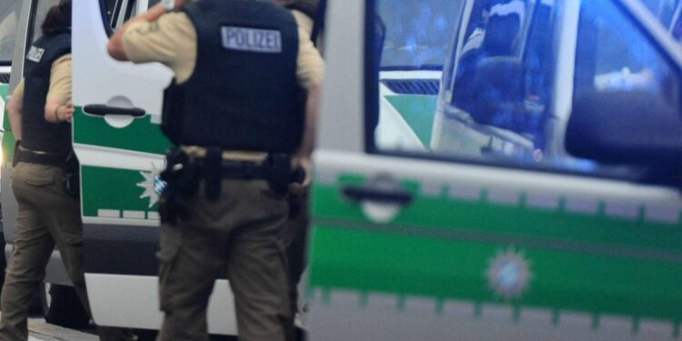 Germania sotto attacco, dopo drone in aeroporto Lipsia esplosione alla stazione centrale di Augusta: due feriti