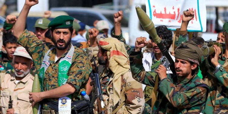 Yemen, ribelli Houthi avanzano sul Mar Rosso: cadono Dhubab e l’isola di Perim