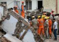 India, 6 morti in crollo edificio a Nuova Delhi: si continua a scavare tra le macerie