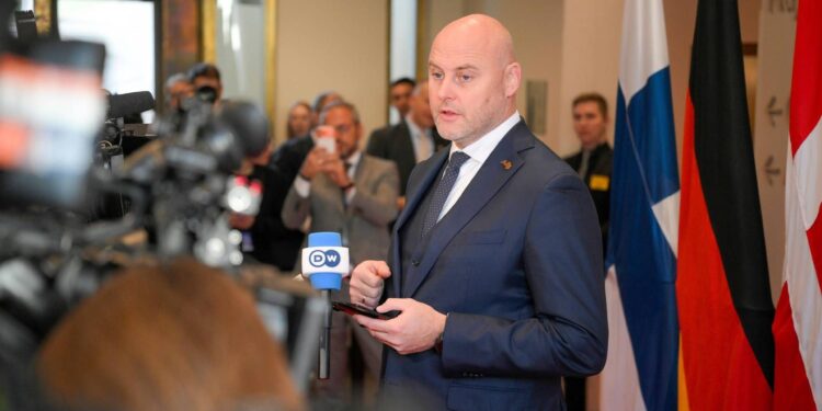 Lettonia blocca sanzioni Ue alla Russia: rinnovo a rischio per oligarchi